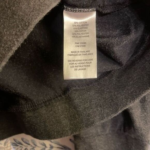 Travis Mathew Quarter Zip Pullover - Men’s Medium - Stylish with Functional Pock - Picture 4 of 8